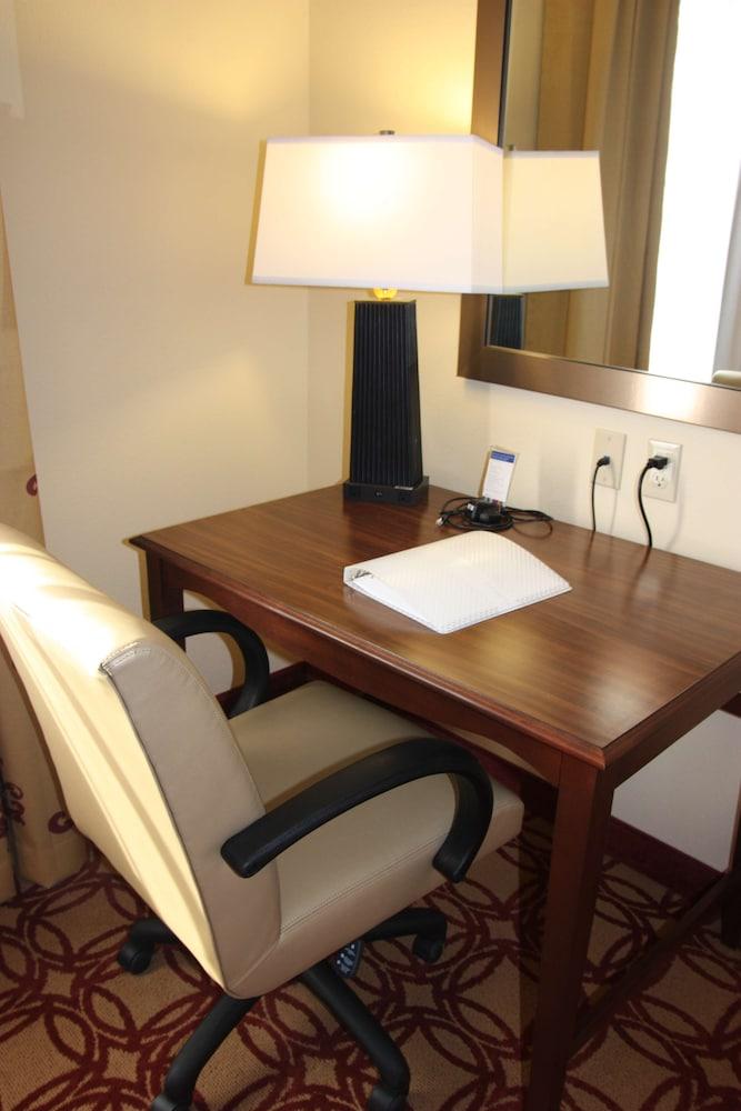 Hampton Inn & Suites Wiggins photo 16