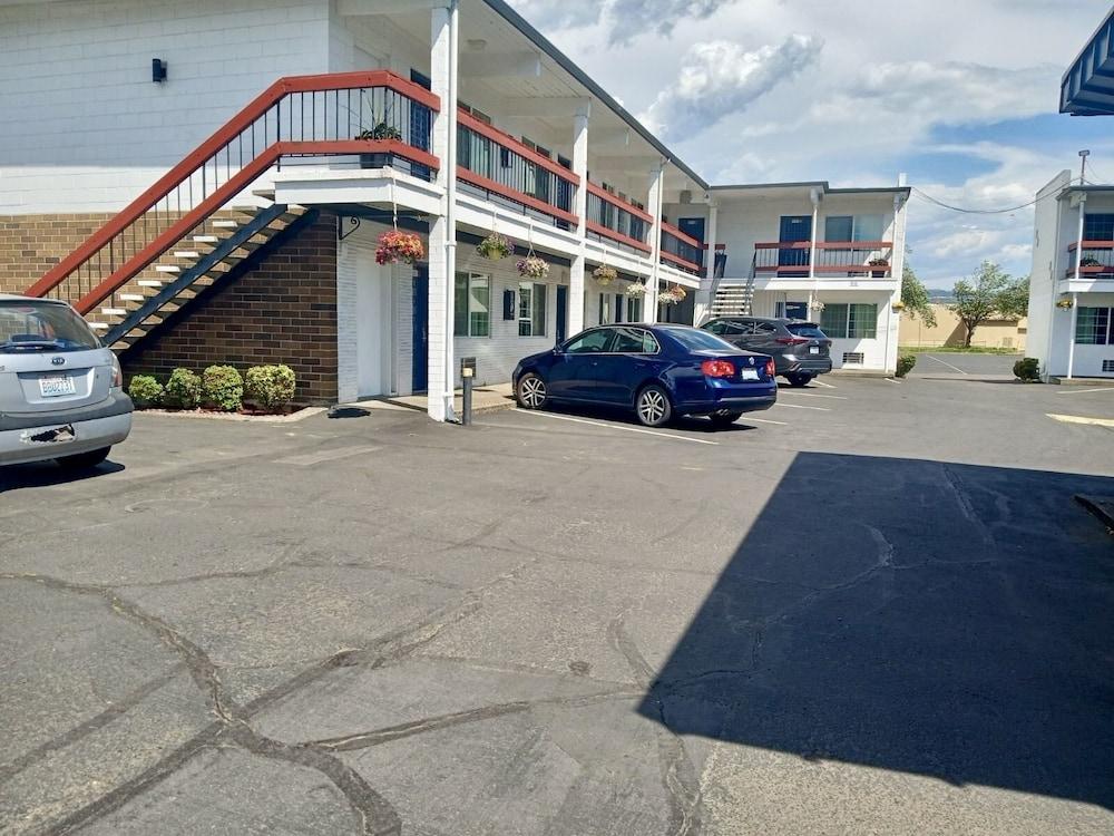 Travelers Inn by OYO Longview Kelso photo 6