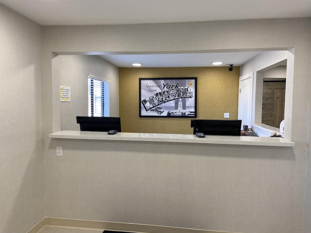 Super 8 by Wyndham York NE photo 11
