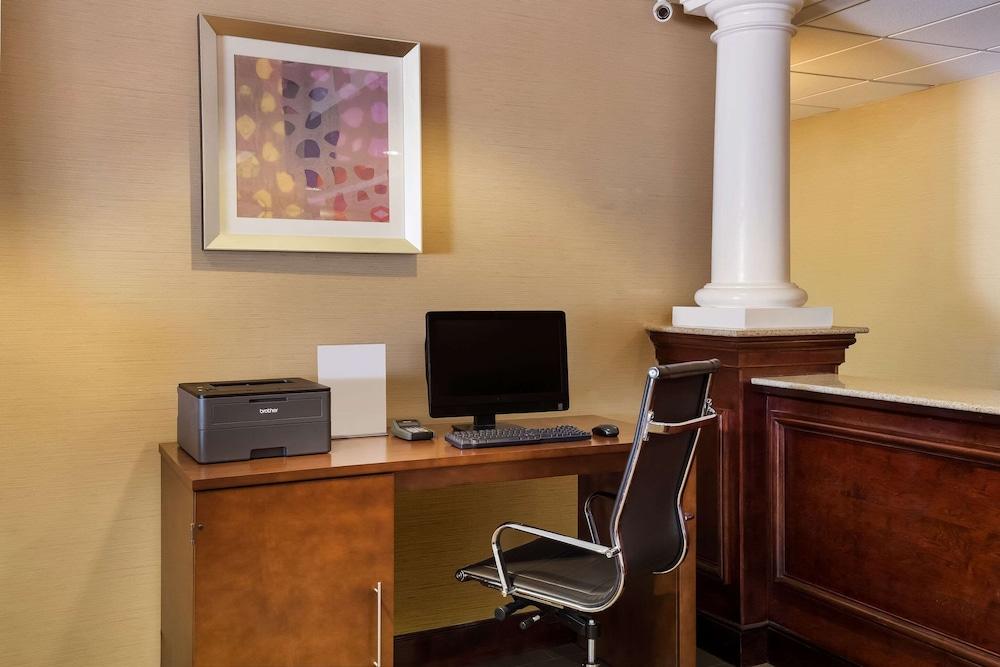 Comfort Suites Near University photo 42