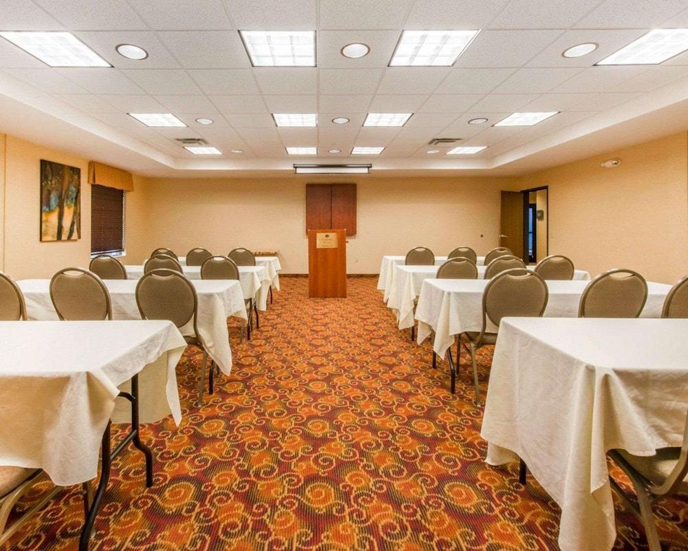 Comfort Suites Altoona North photo 19