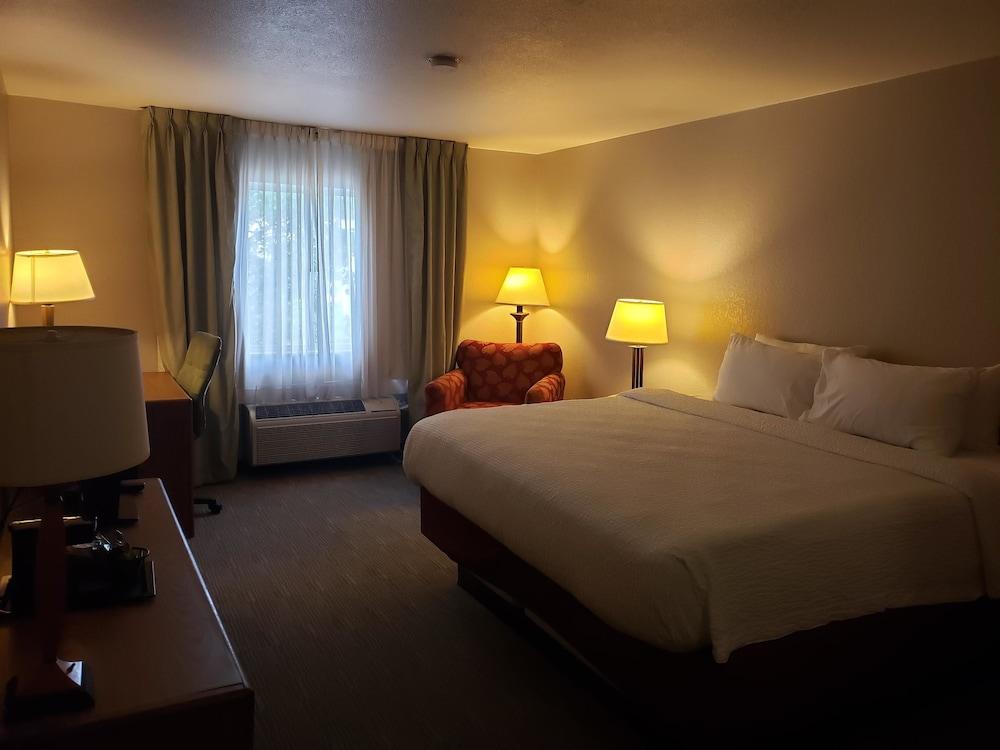 Country Inn & Suites by Radisson, Fairview Heights, IL photo 28