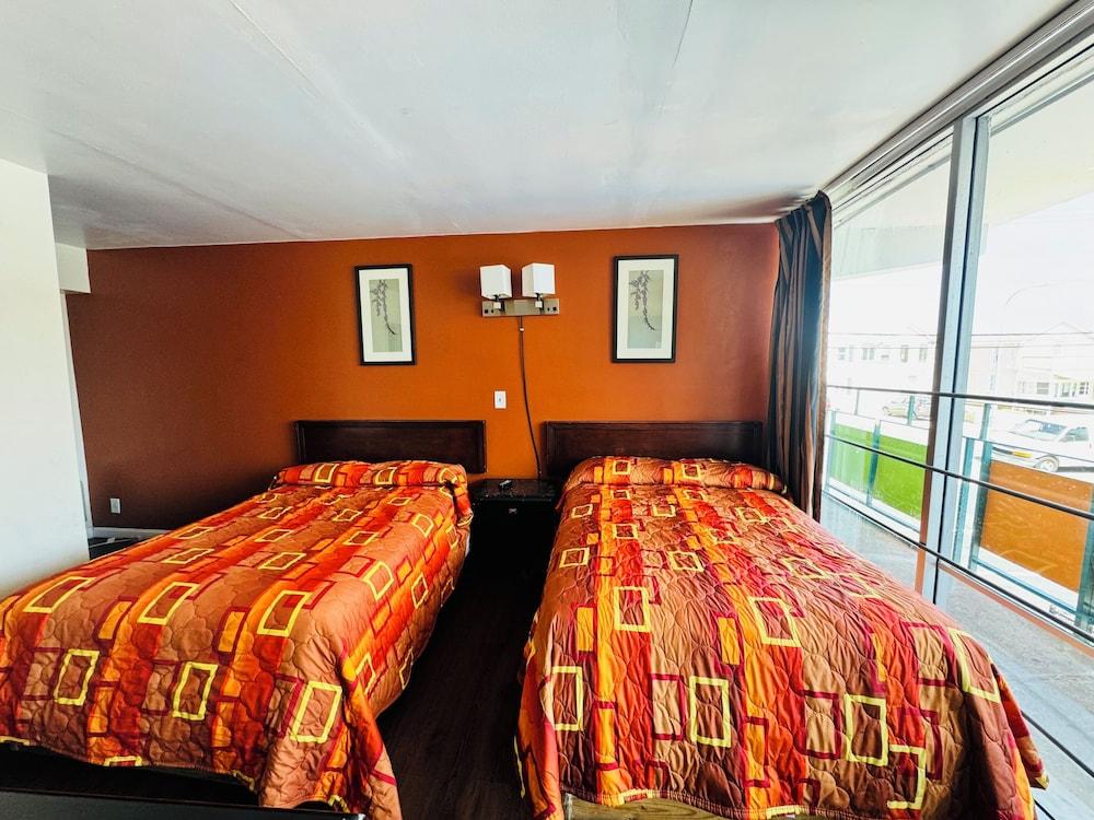 Skyview Manor Motel photo 30