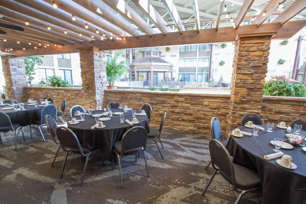 Holiday Inn Bloomington Airport South Mall Area by IHG photo 26