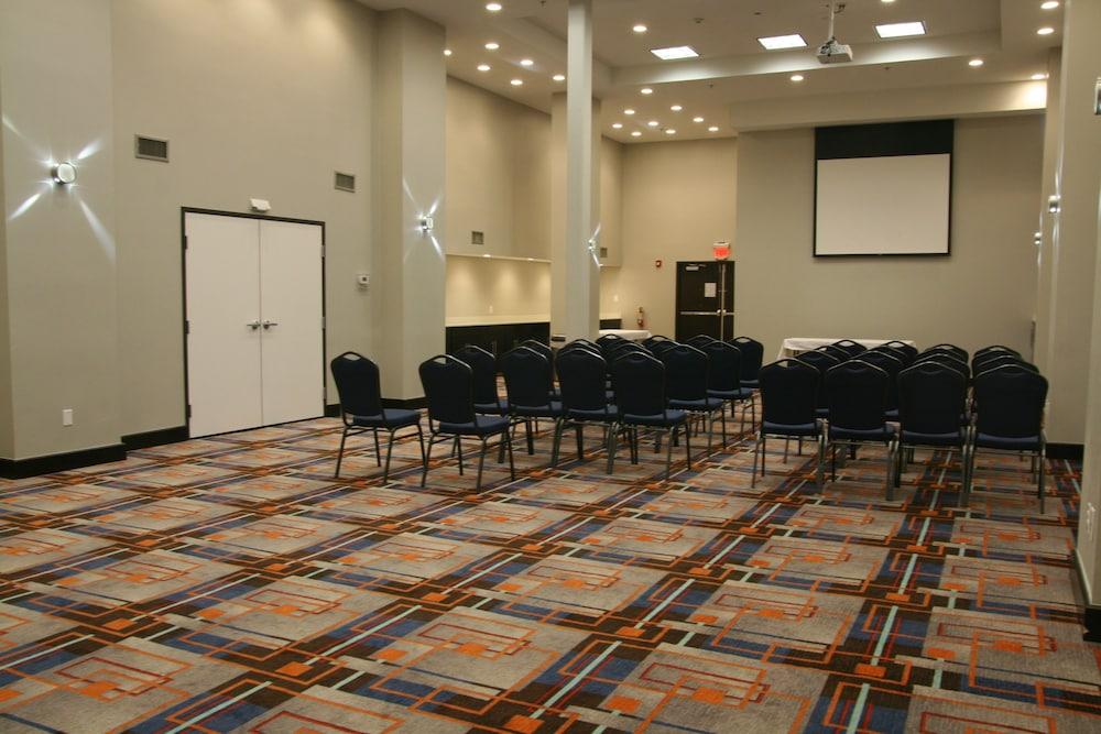 Holiday Inn Express & Suites San Antonio Medical-Six Flags by IHG photo 91