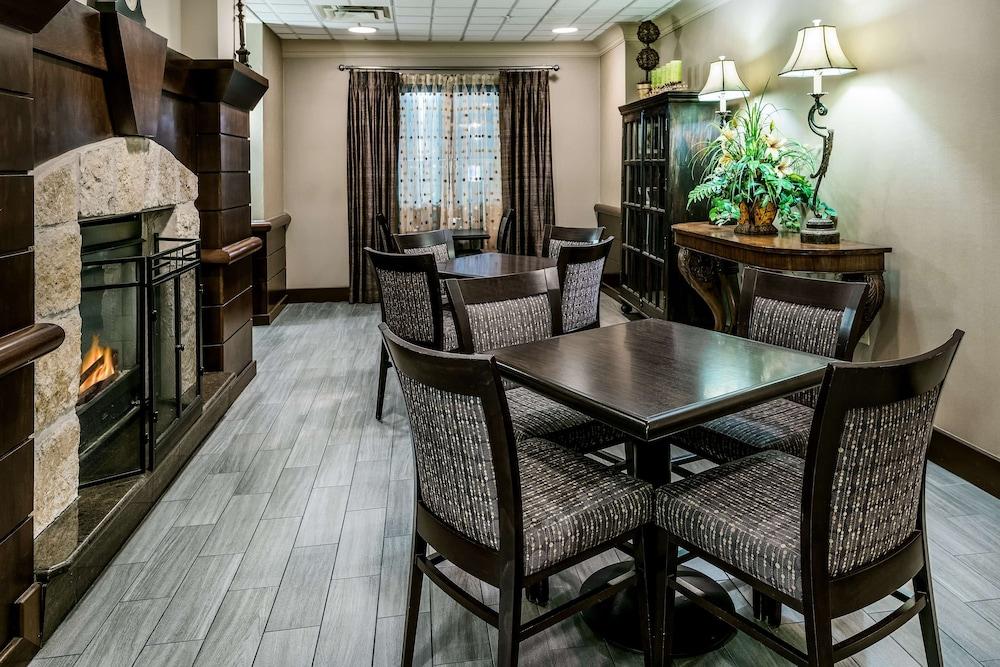 Hampton Inn & Suites San Marcos photo 2