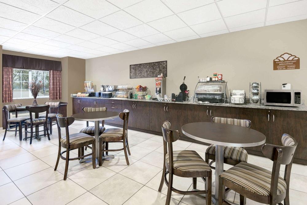 Microtel Inn & Suites by Wyndham Sidney photo 17