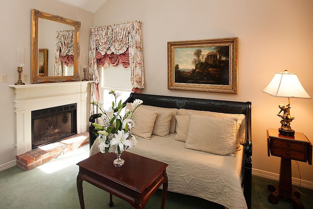 Monmouth Historic Inns and Gardens photo 13