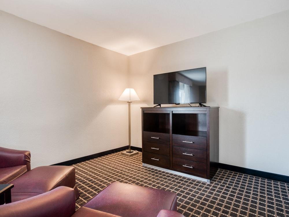 Alexis Hotel & Banquets Dallas Park Central Galleria photo 13
