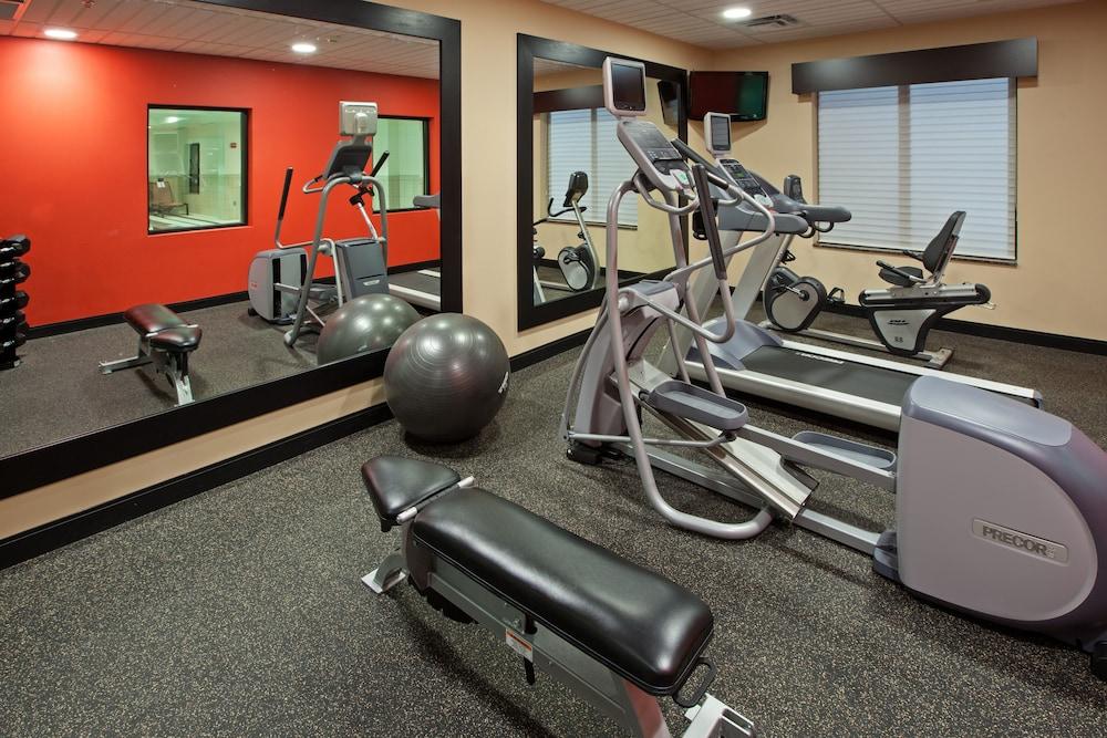 Holiday Inn Express and Suites Columbus Edinburgh by IHG photo 15