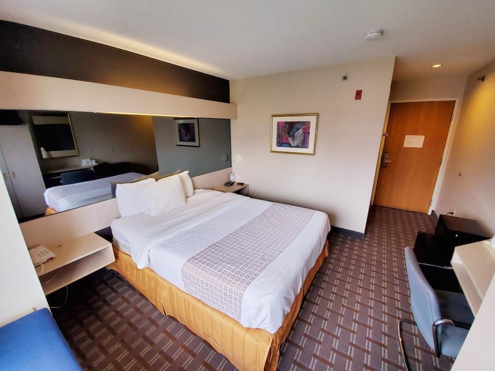 Americas Best Value Inn & Suites Racine photo 11