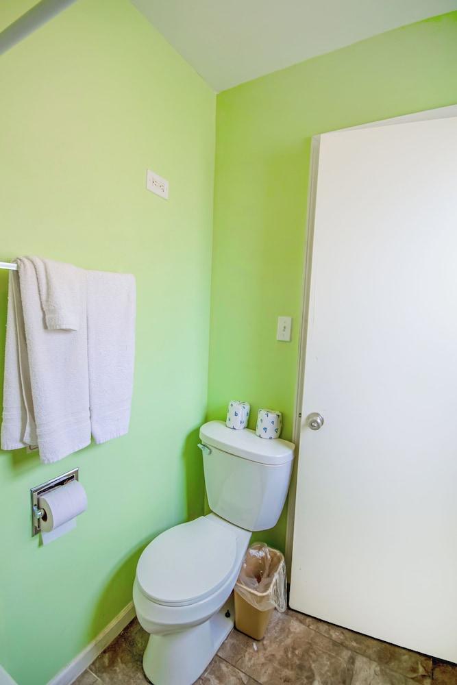 OYO Travelier Motel photo 28