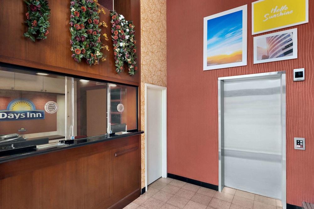 Days Inn by Wyndham Brooklyn photo 2