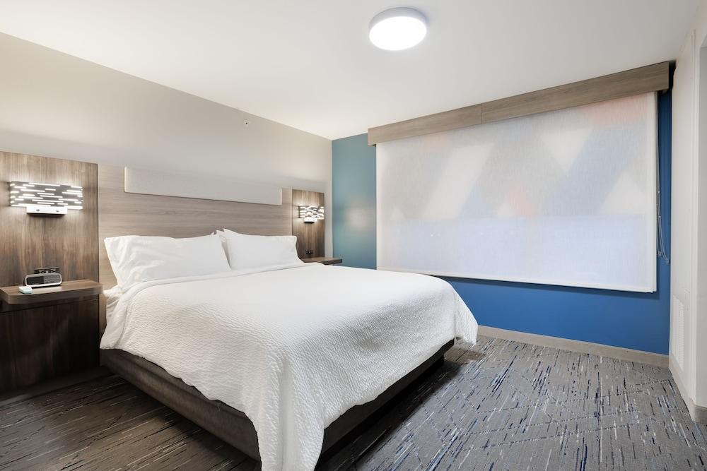 Holiday Inn Express & Suites Zion by IHG photo 10