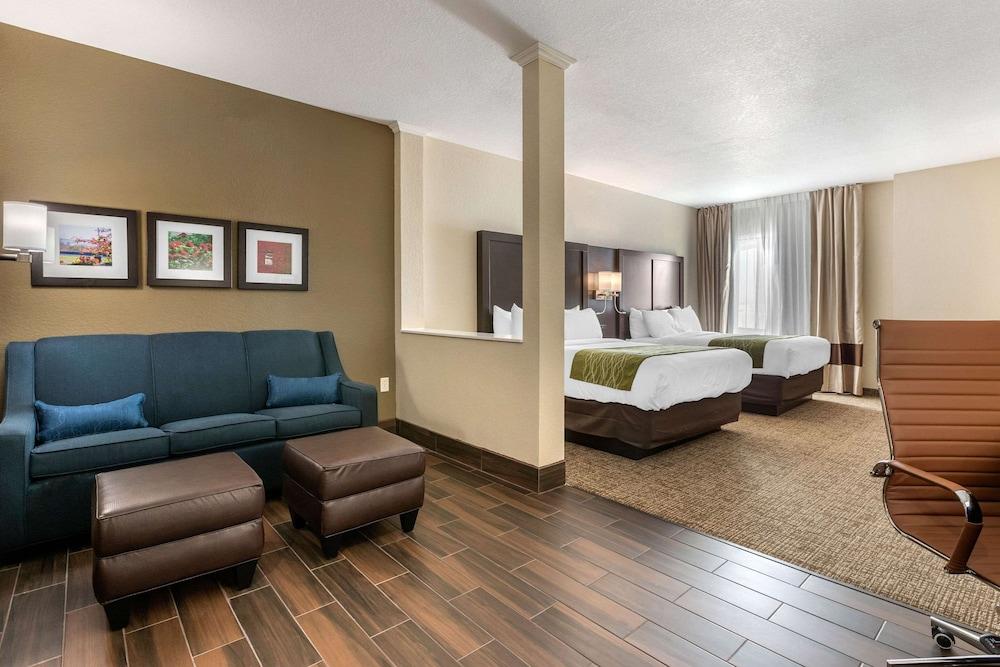 Comfort Inn & Suites Cedar Rapids CID Eastern Iowa Airport photo 30