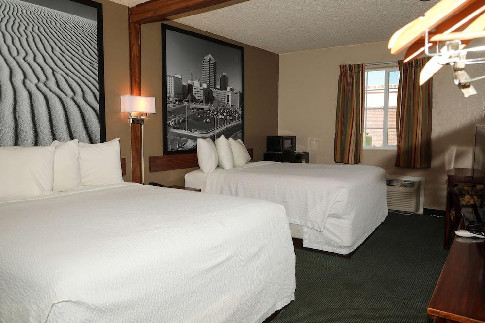 Super 8 by Wyndham Gallup photo 27