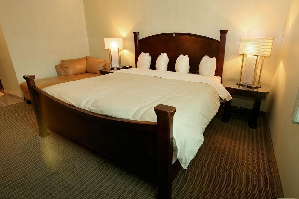Marvin's Garden Inn photo 9