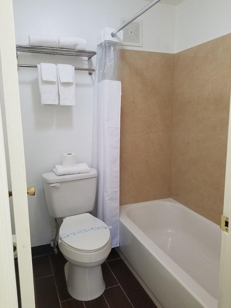 Budget Inn photo 16