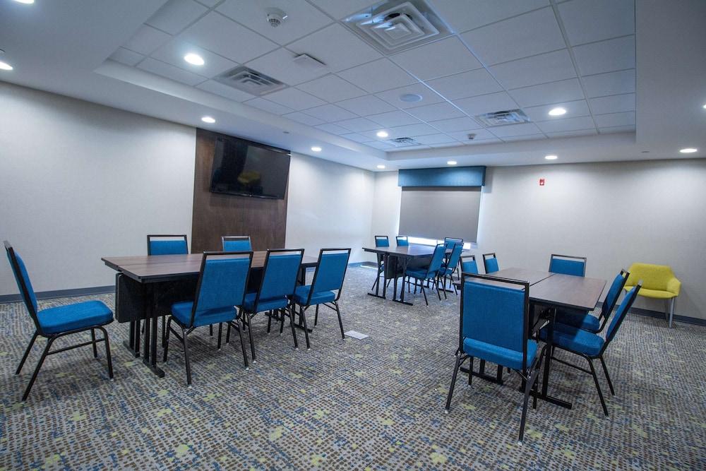 Hampton Inn & Suites North Attleboro photo 35