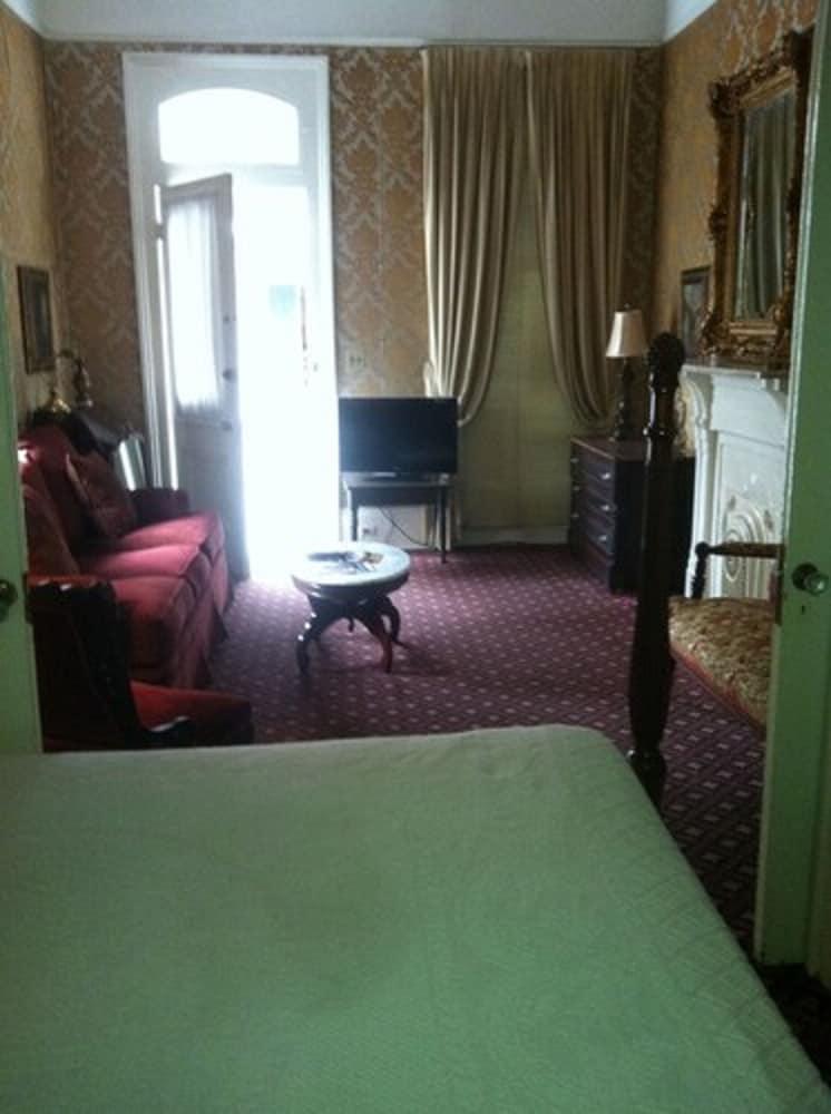 Nine O Five Royal Hotel photo 19
