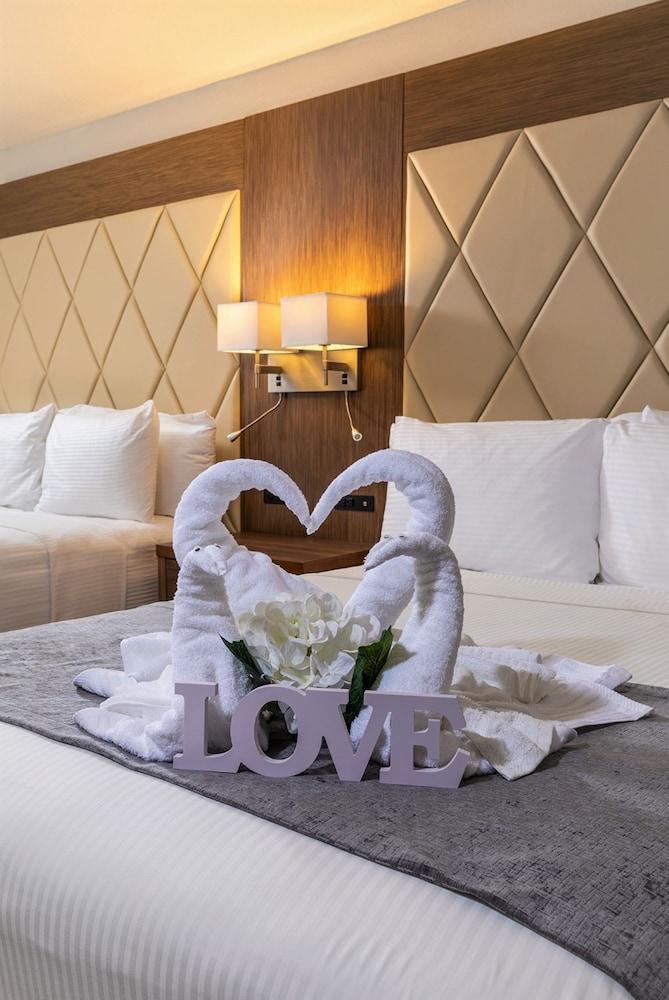 Palazzo Lakeside Hotel photo 5