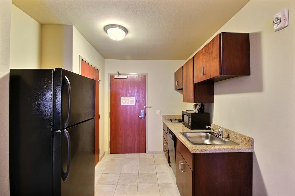 AmericInn by Wyndham Oshkosh photo 17