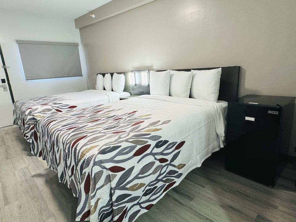 Red Roof Inn Miami, AZ photo 15