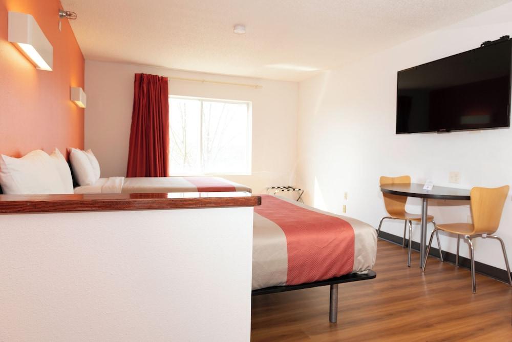 Lincoln Garden Inn photo 32