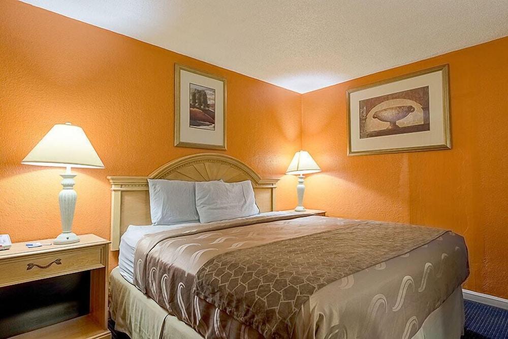 Highway Inn photo 6