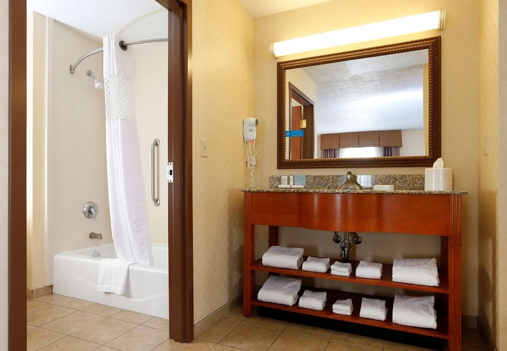 Hampton Inn Waterloo Cedar Valley photo 65