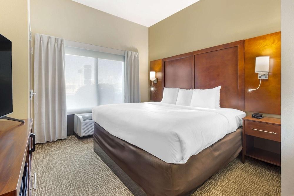 Comfort Suites Wilson I-95 photo 14