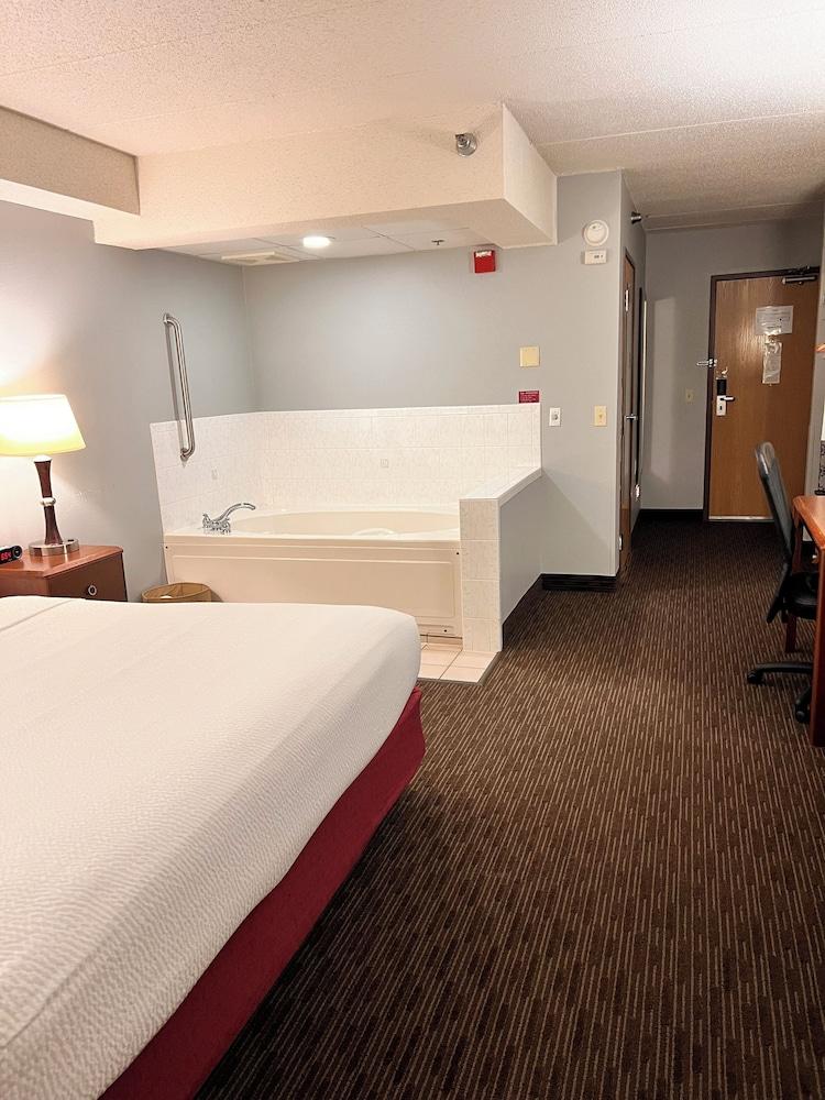 AmericInn by Wyndham Iowa Falls photo 19