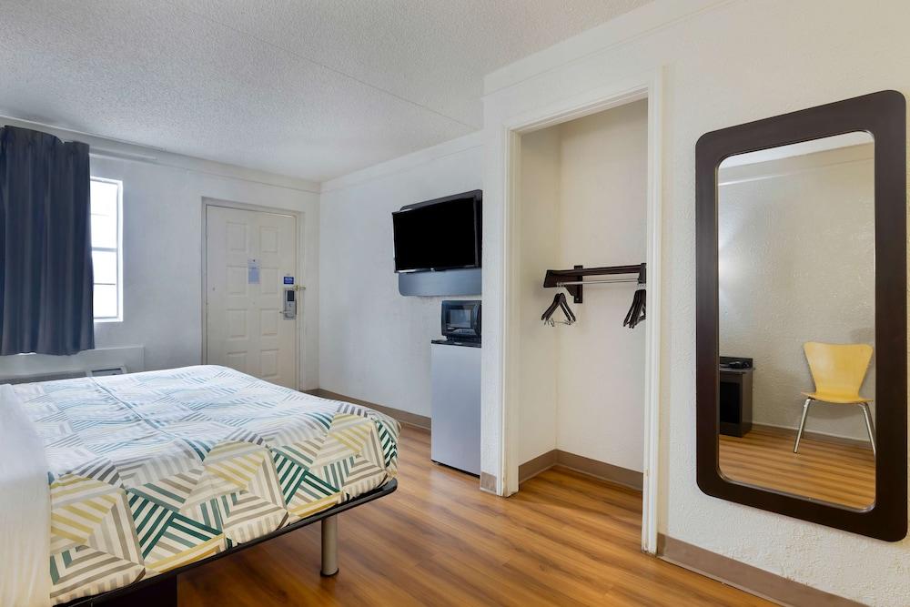 Motel 6 Beaumont, TX photo 15