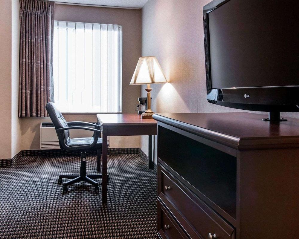 Wingate by Wyndham Livonia photo 6