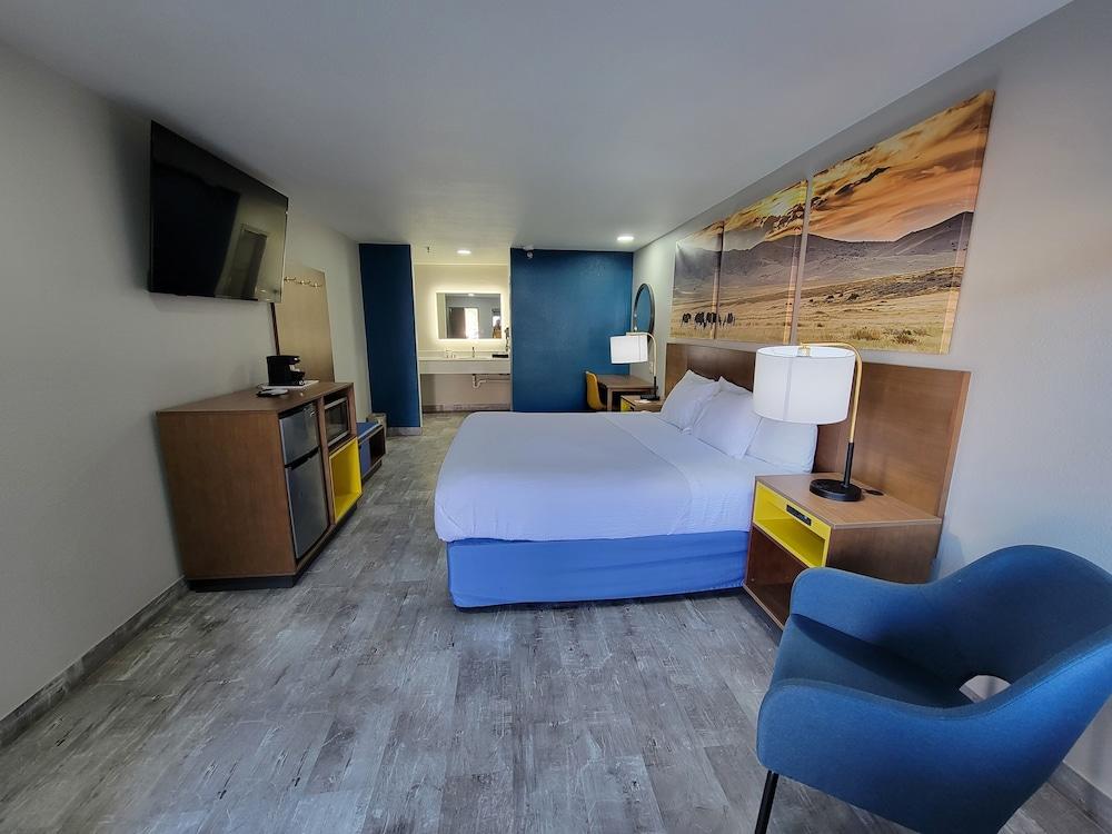 Days Inn by Wyndham Ruidoso Downs photo 42