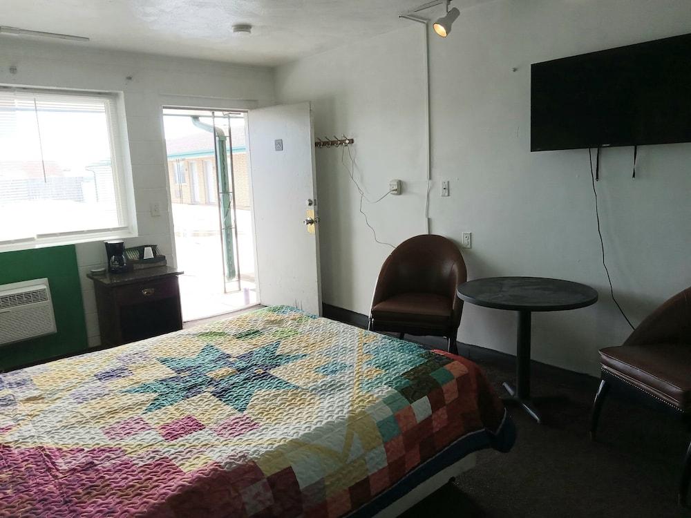 Capri Motel photo 26