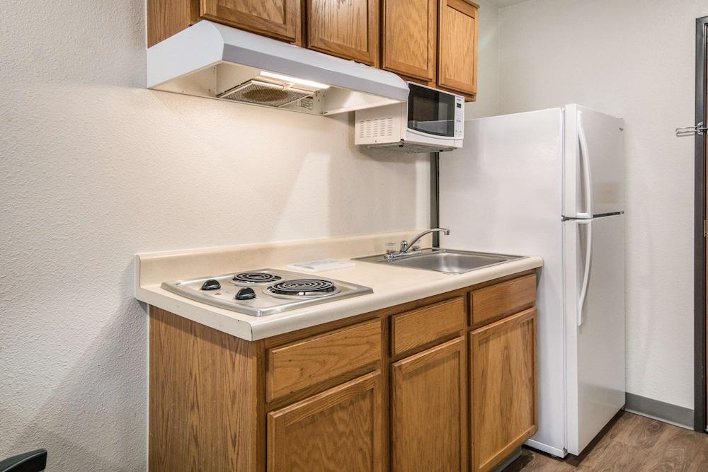 WoodSpring Suites Denton photo 11