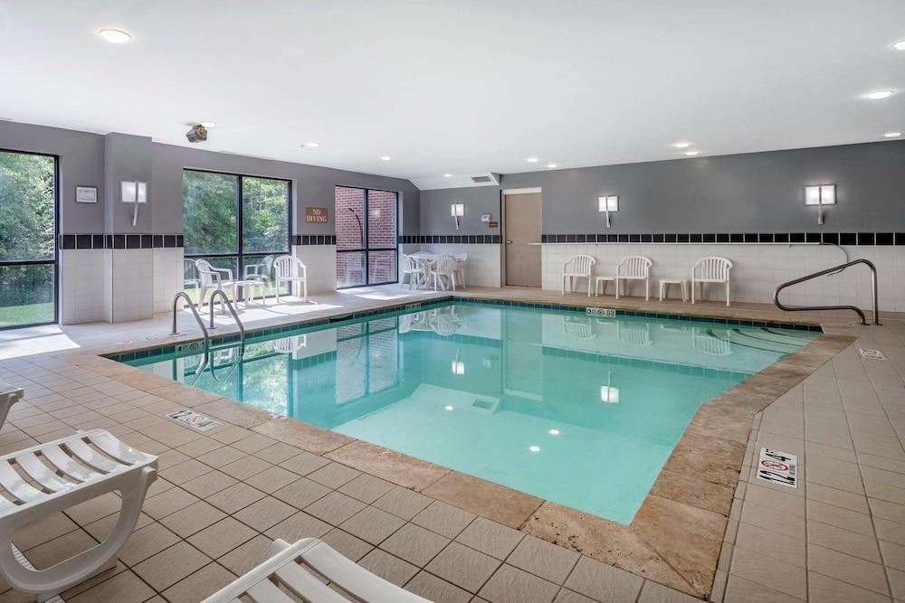 Comfort Suites Manchester near Arnold AFB photo 50