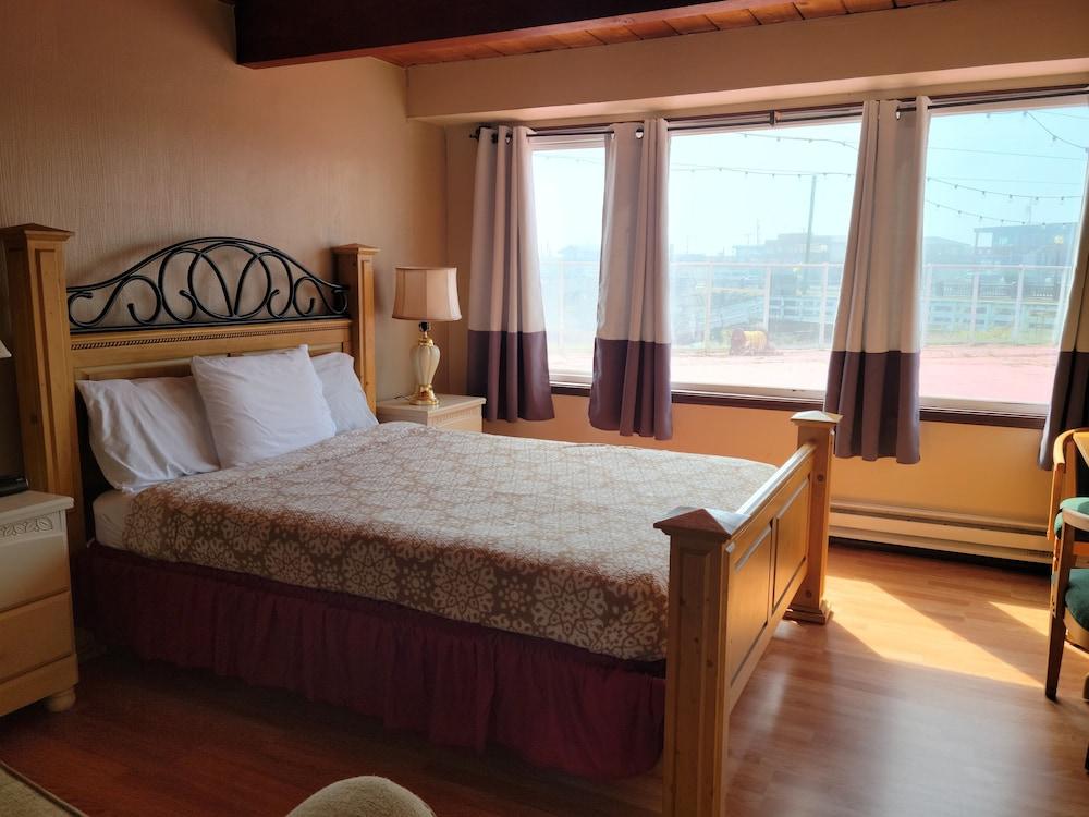 Islander Westport photo 95
