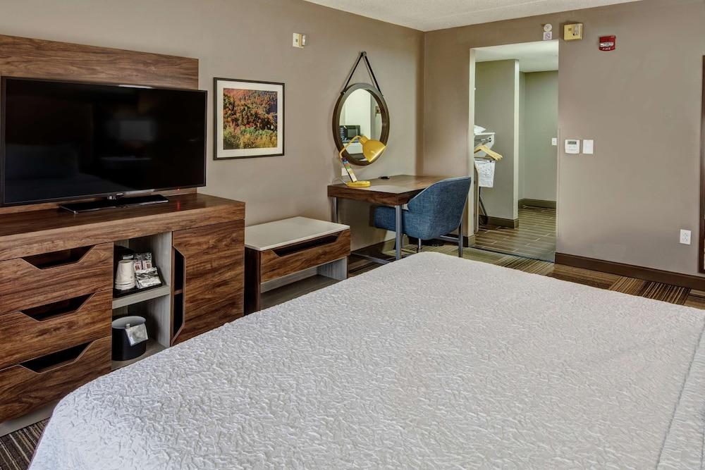 Hampton Inn Latrobe photo 12