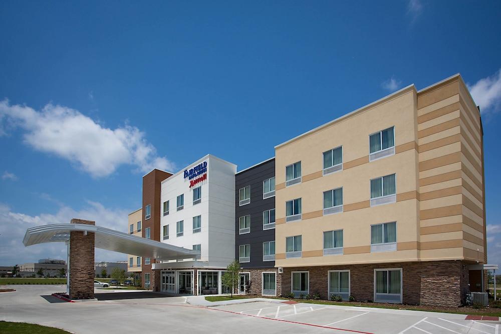 Fairfield Inn & Suites Dallas West/i-30 photo 6