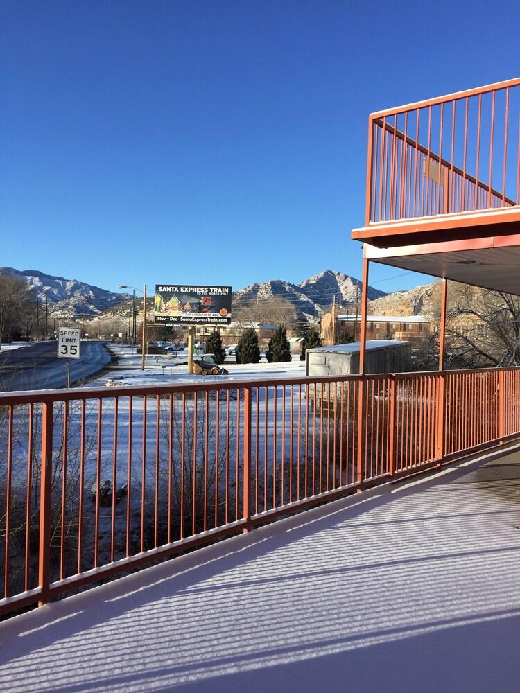 Parkview Inn Motel photo 41
