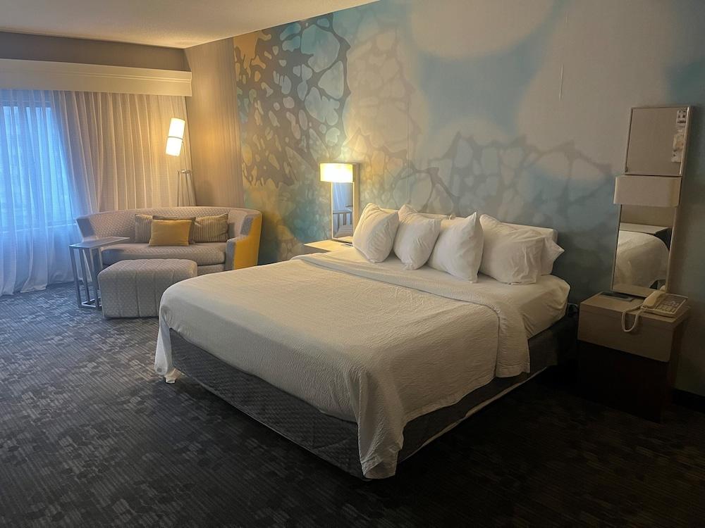 Courtyard by Marriott Erie photo 6