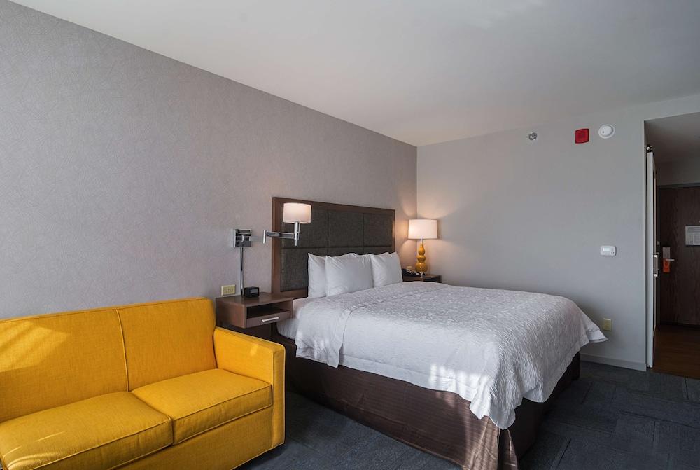 Hampton Inn Chicago North-Loyola Station photo 23