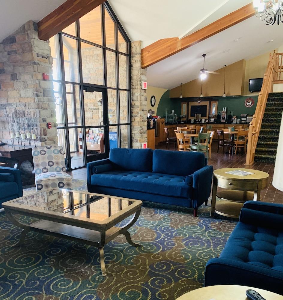 AmericInn by Wyndham Kewanee photo 88