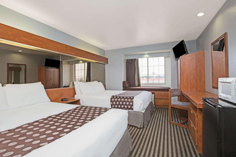 Microtel Inn & Suites by Wyndham Garland/Dallas photo 2