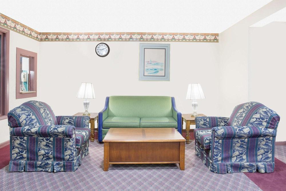 Knights Inn Emporia photo 15