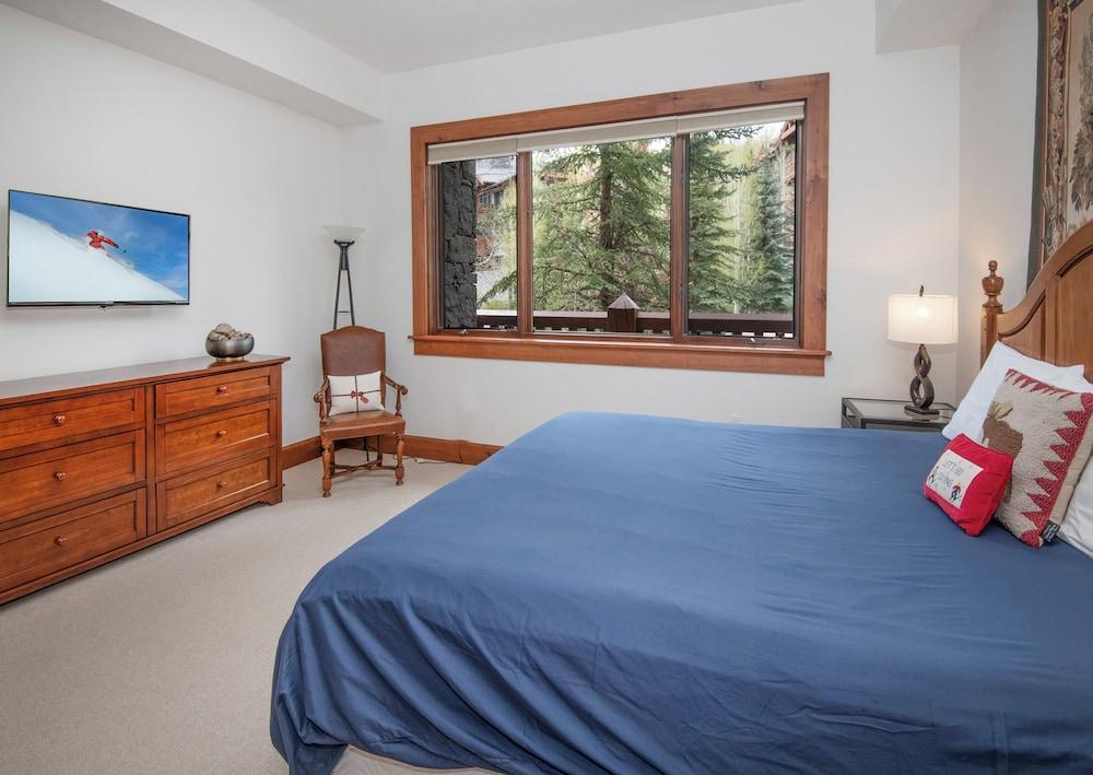 Hummingbird by Elevation Accommodations photo 8