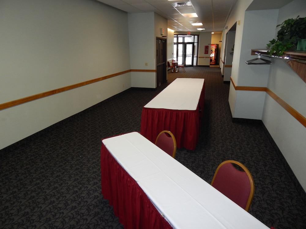 Big Sky Inn photo 13