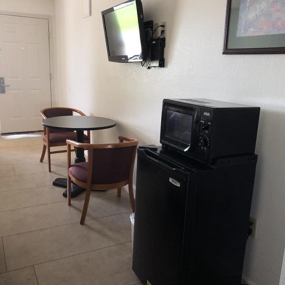 Clairmont Inn photo 14